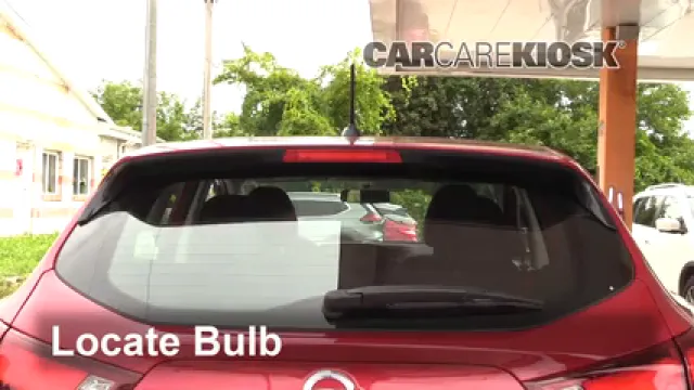 2017 Nissan Rogue Sport SL 2.0L 4 Cyl. Éclairage Feu de freinage central (remplacer l'ampoule)